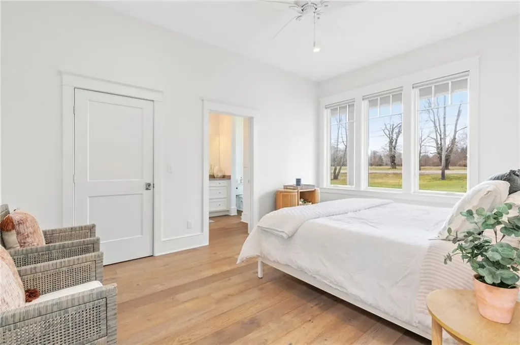 586 Nanaquaket Road Tiverton RI 02878