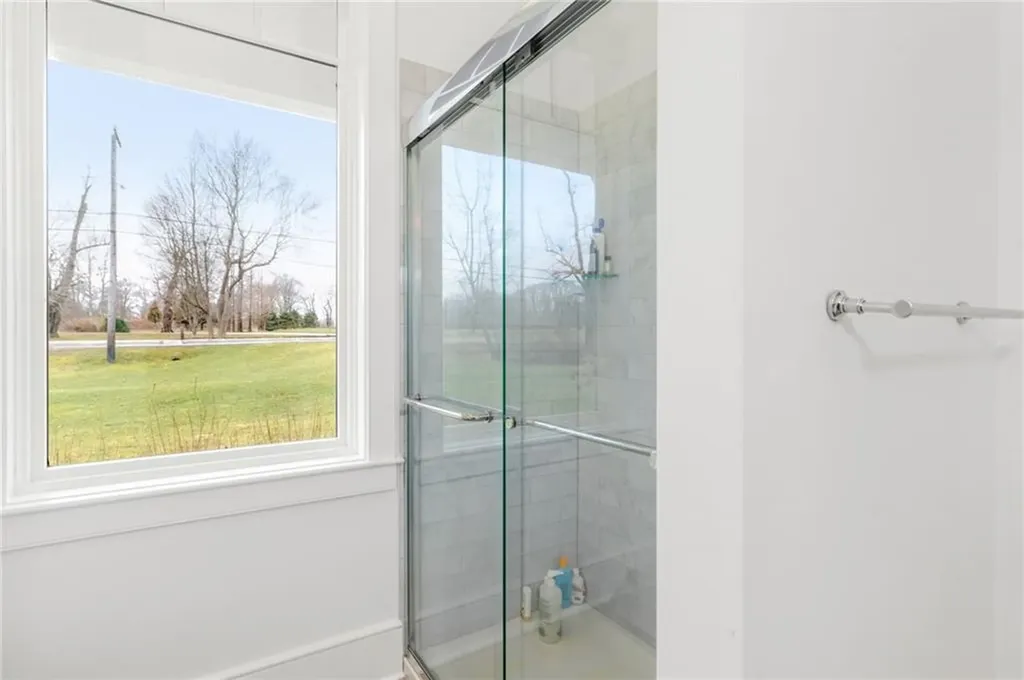 586 Nanaquaket Road Tiverton RI 02878