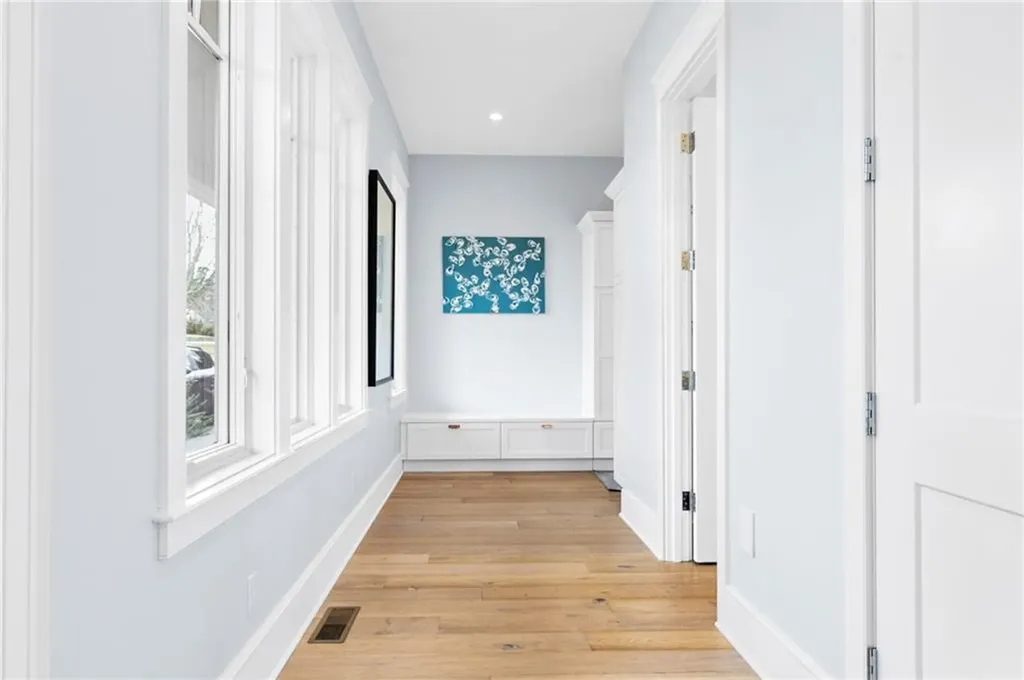 586 Nanaquaket Road Tiverton RI 02878