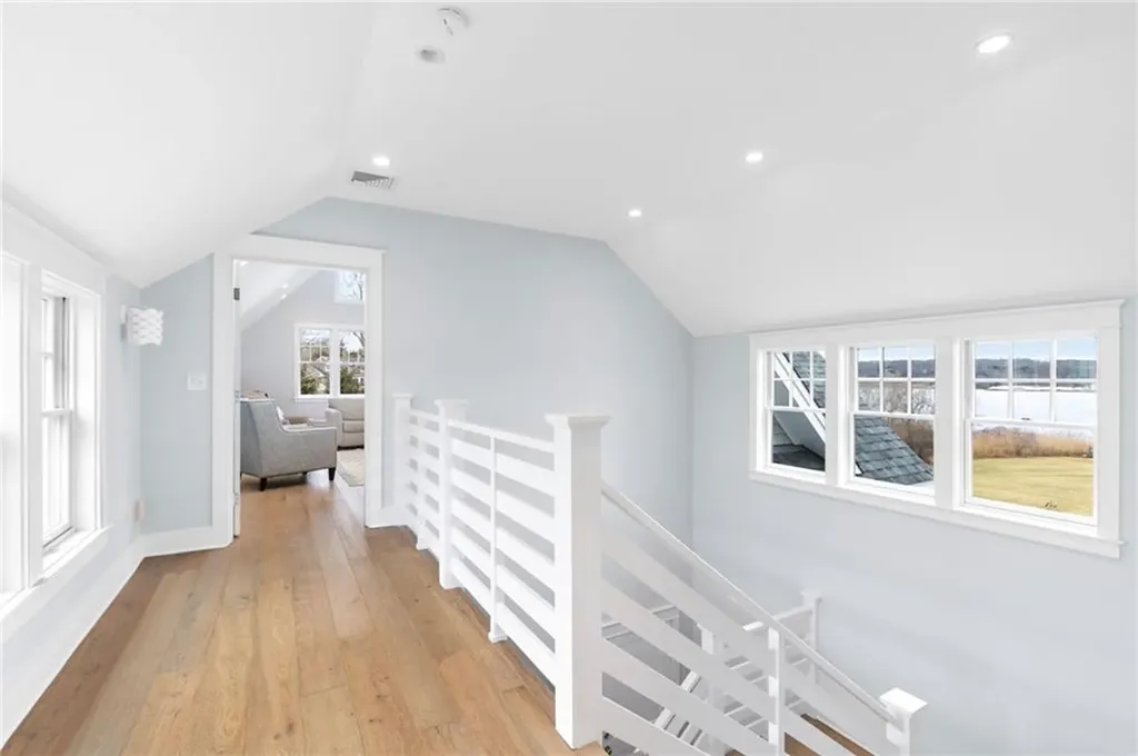 586 Nanaquaket Road Tiverton RI 02878