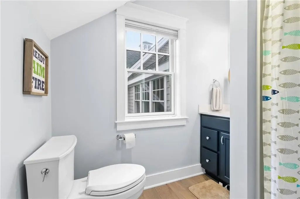 586 Nanaquaket Road Tiverton RI 02878