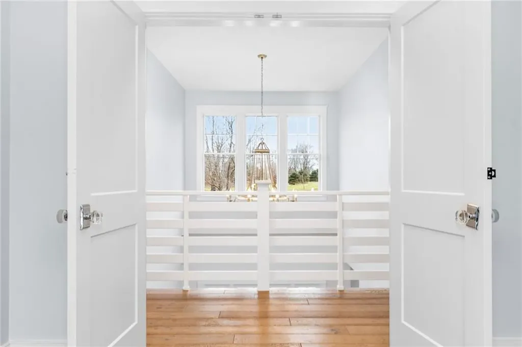 586 Nanaquaket Road Tiverton RI 02878