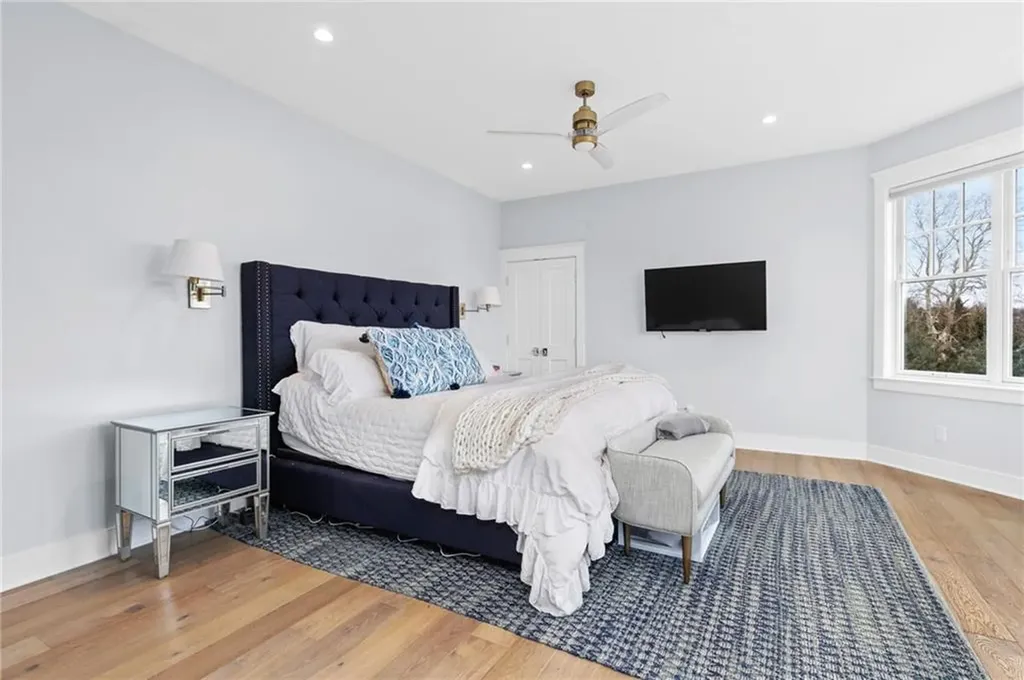 586 Nanaquaket Road Tiverton RI 02878