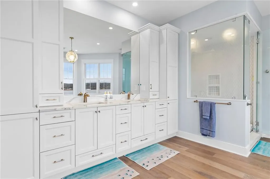586 Nanaquaket Road Tiverton RI 02878