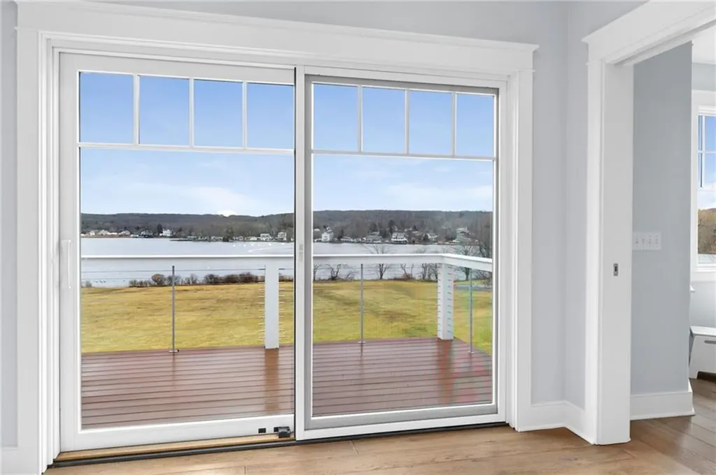 586 Nanaquaket Road Tiverton RI 02878