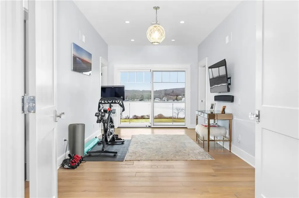 586 Nanaquaket Road Tiverton RI 02878