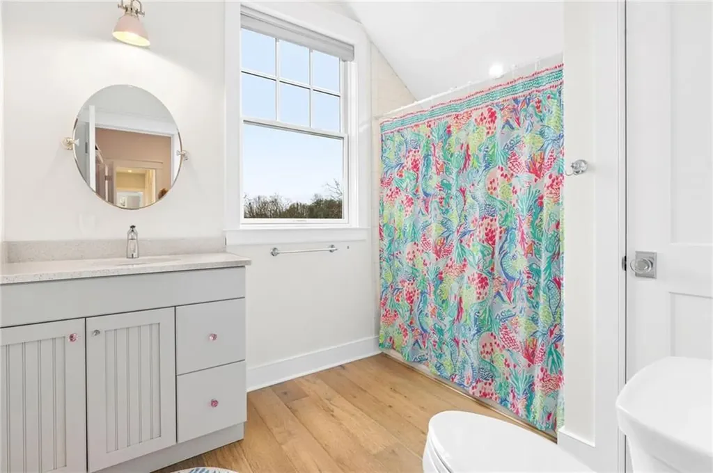 586 Nanaquaket Road Tiverton RI 02878