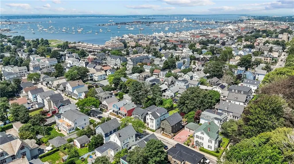 52 Hammond Street Newport RI 02840