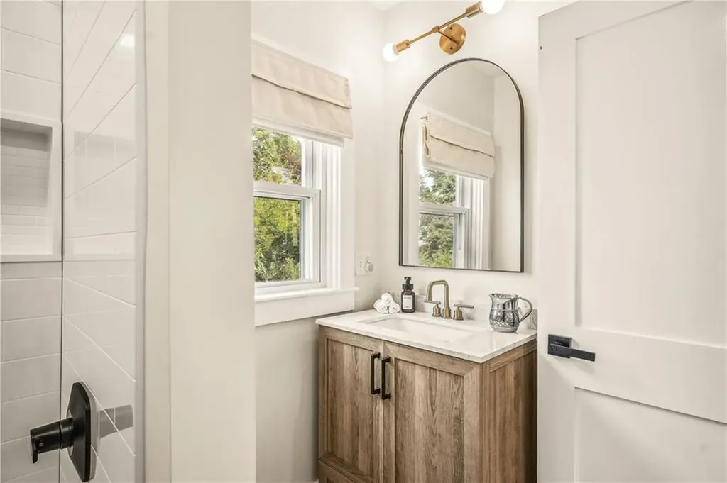 52 Hammond Street Newport RI 02840
