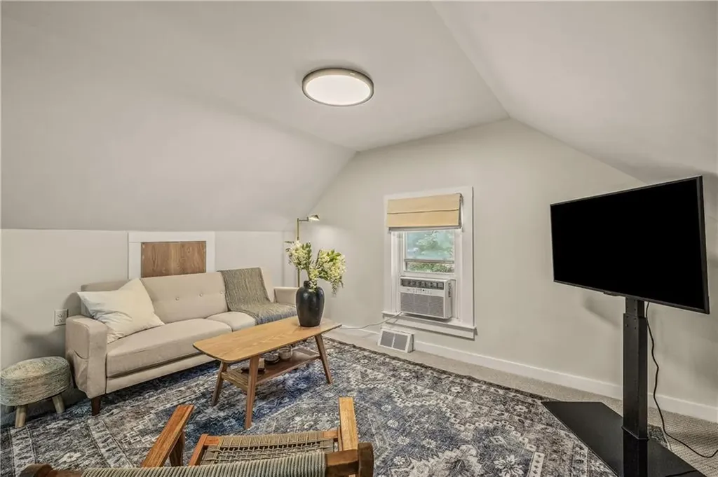 52 Hammond Street Newport RI 02840