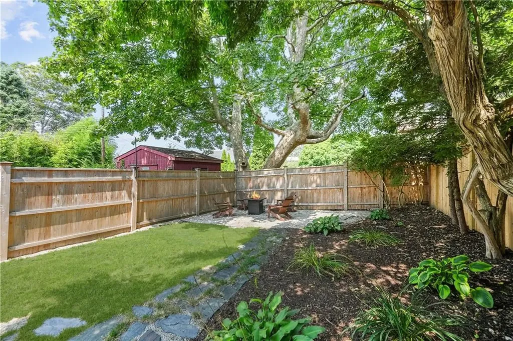 52 Hammond Street Newport RI 02840