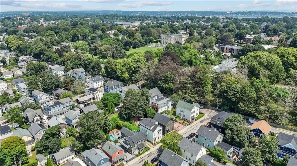 52 Hammond Street Newport RI 02840