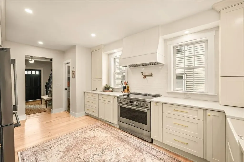 52 Hammond Street Newport RI 02840