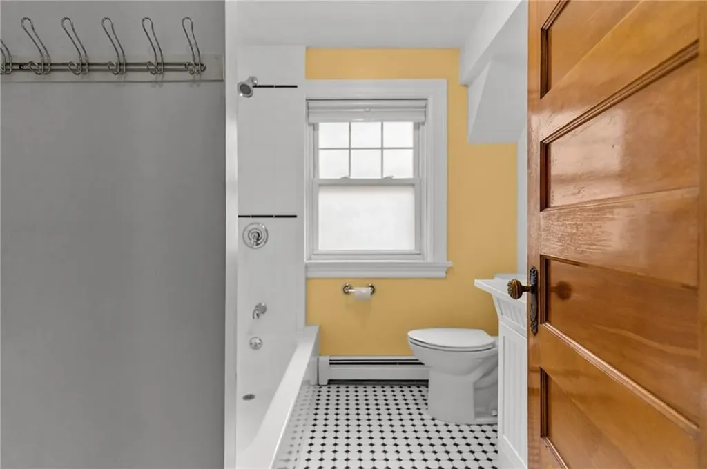 212 Pawtuxet Avenue Cranston RI 02905