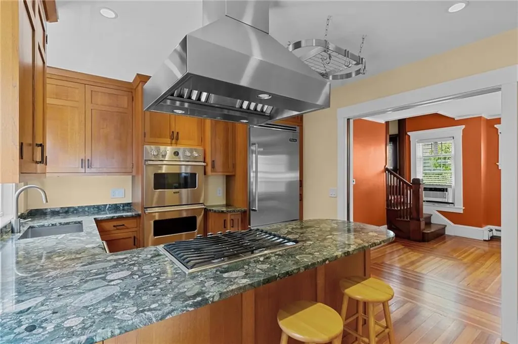 212 Pawtuxet Avenue Cranston RI 02905