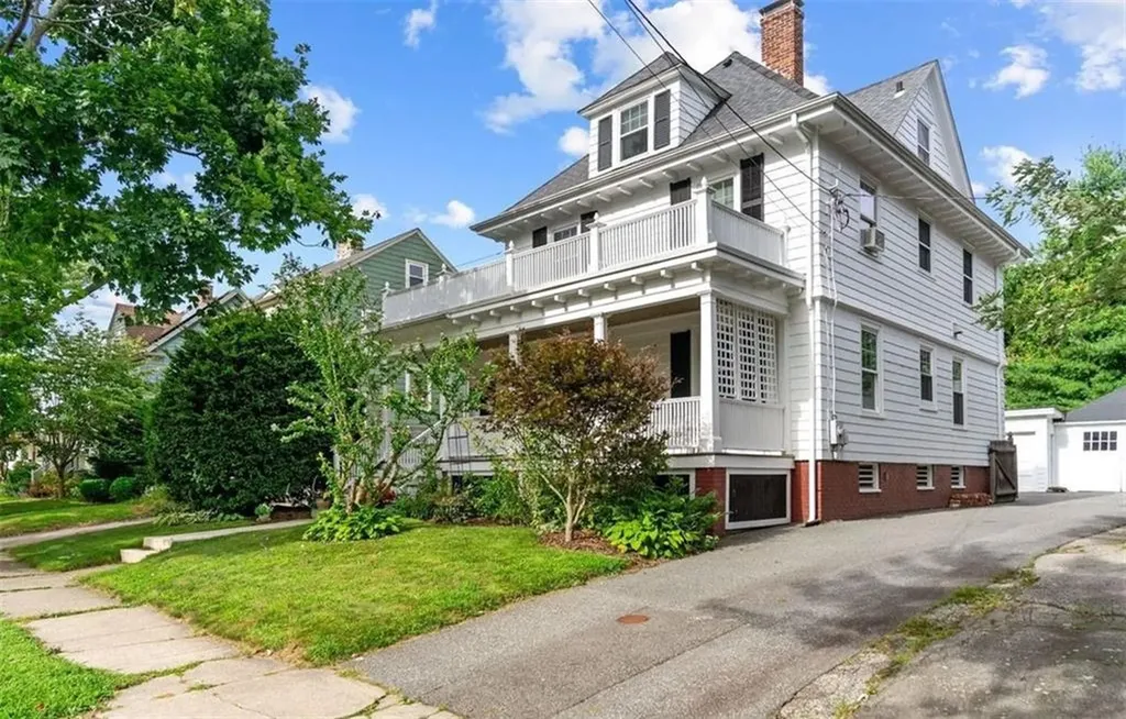 212 Pawtuxet Avenue Cranston RI 02905