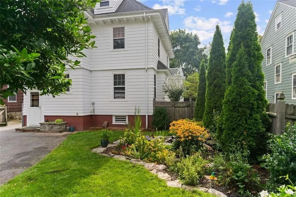 212 Pawtuxet Avenue Cranston RI 02905