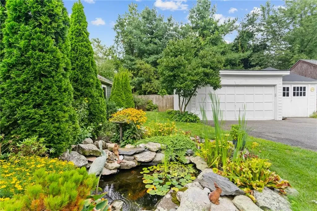 212 Pawtuxet Avenue Cranston RI 02905