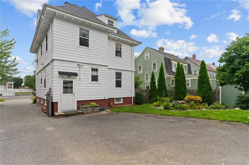 212 Pawtuxet Avenue Cranston RI 02905