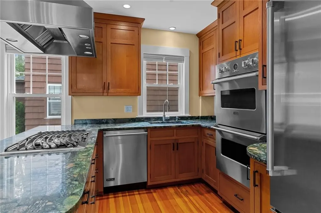 212 Pawtuxet Avenue Cranston RI 02905