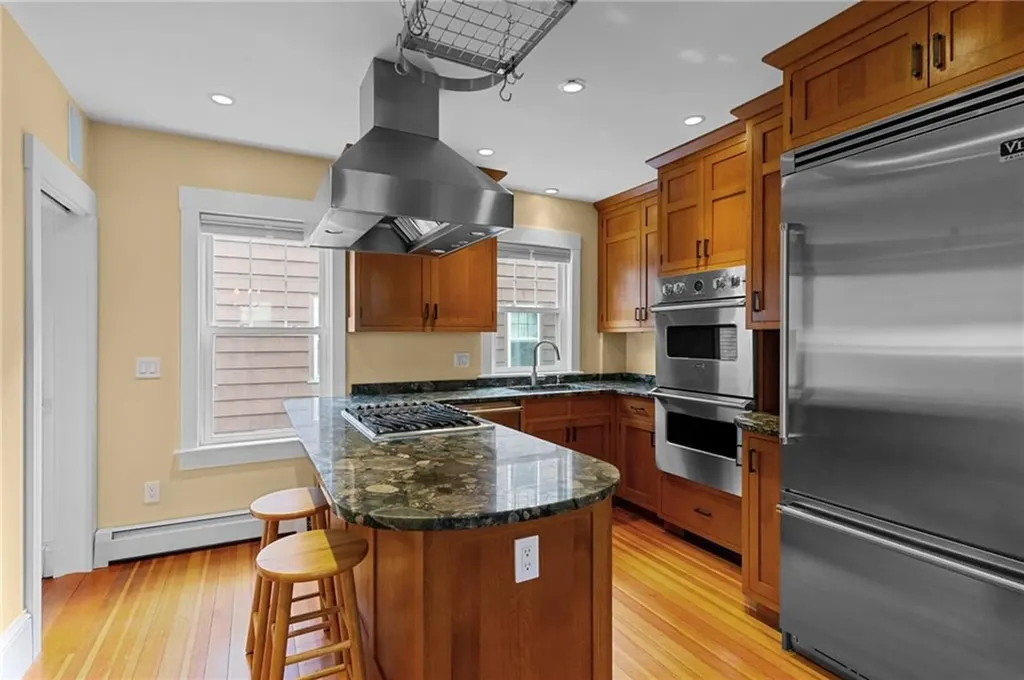 212 Pawtuxet Avenue Cranston RI 02905