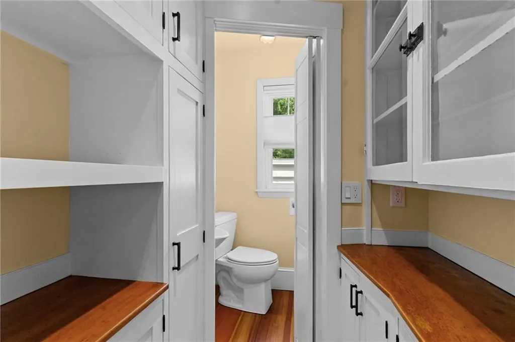 212 Pawtuxet Avenue Cranston RI 02905