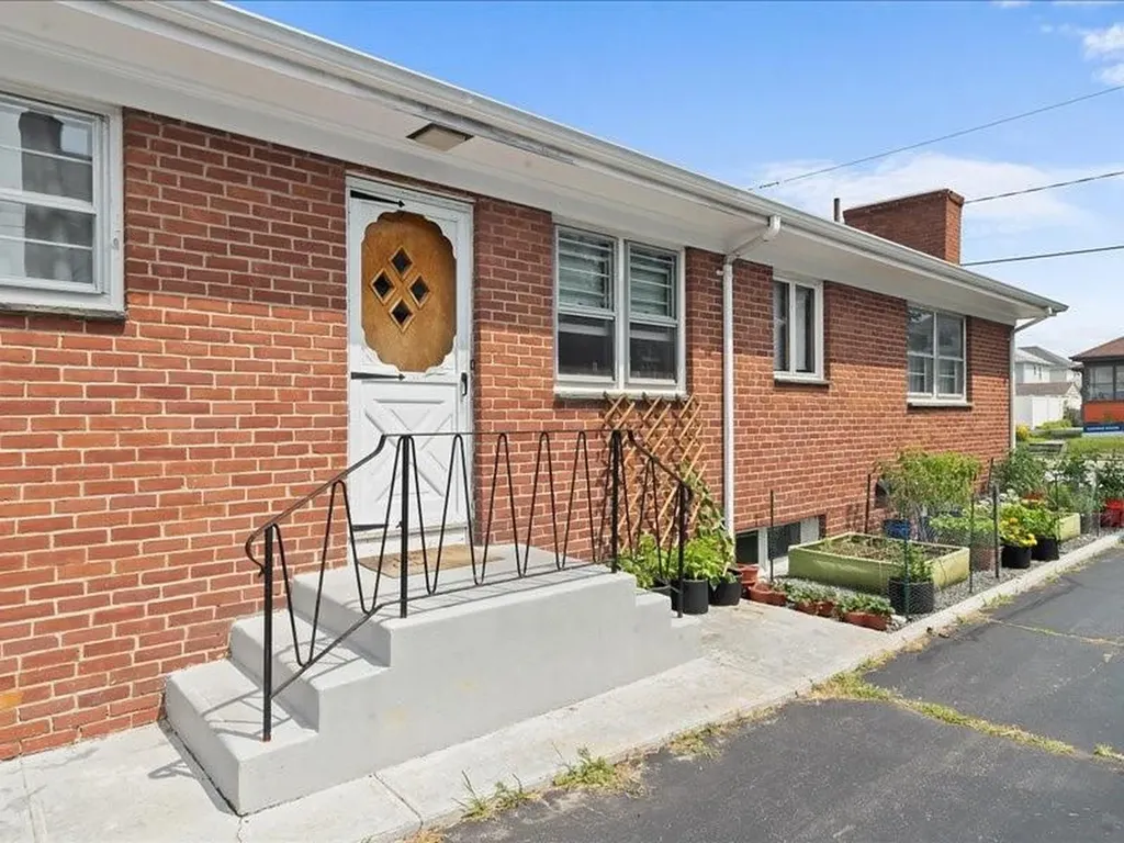 380 Liverpool Avenue Pawtucket RI 02861