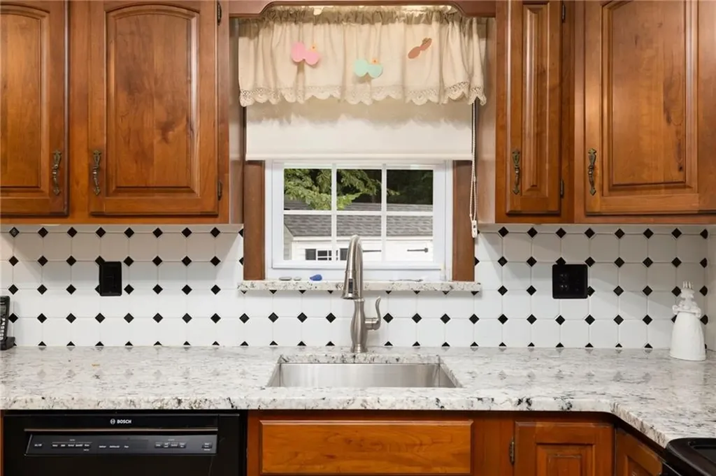 27 Jambray Avenue Warwick RI 02886