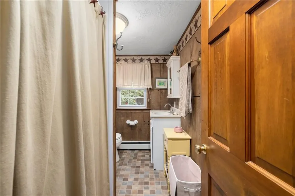 27 Jambray Avenue Warwick RI 02886