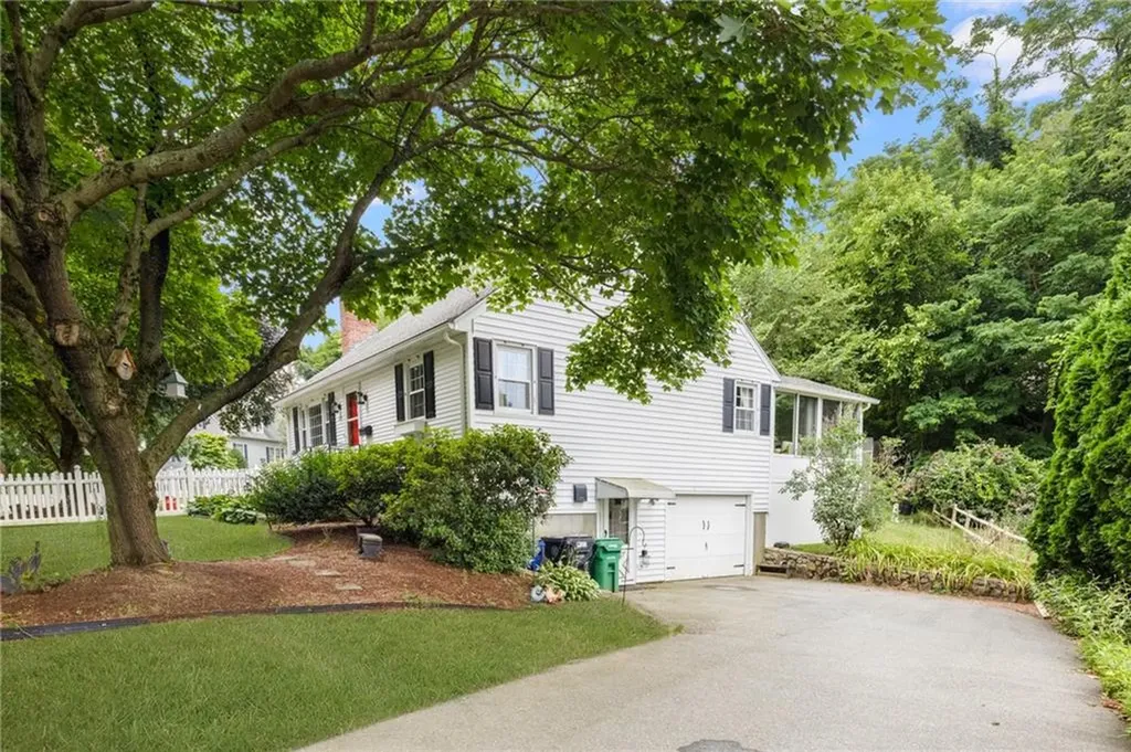 27 Jambray Avenue Warwick RI 02886