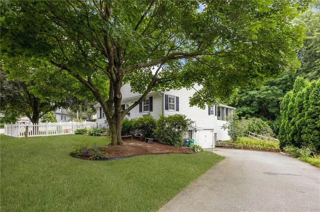 27 Jambray Avenue Warwick RI 02886