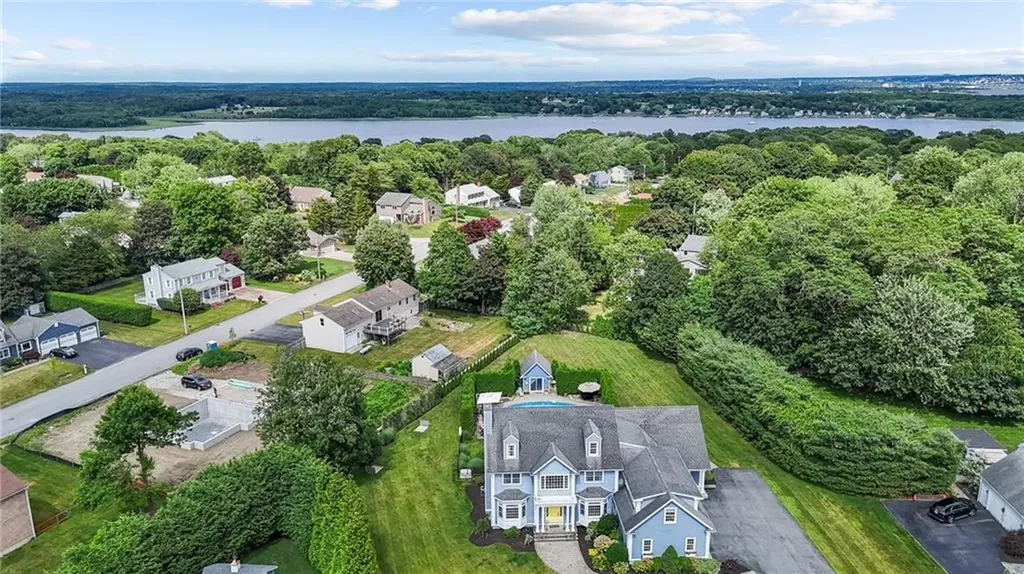 10 Casey Drive Bristol RI 02809
