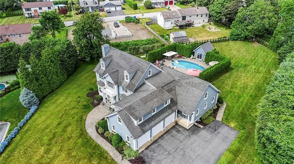 10 Casey Drive Bristol RI 02809