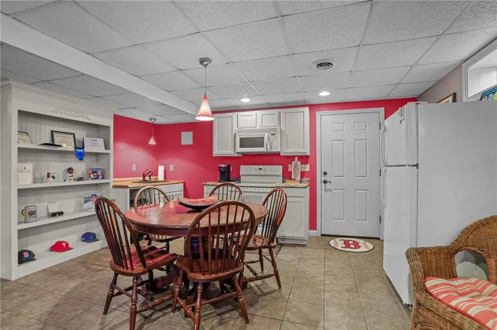 10 Casey Drive Bristol RI 02809