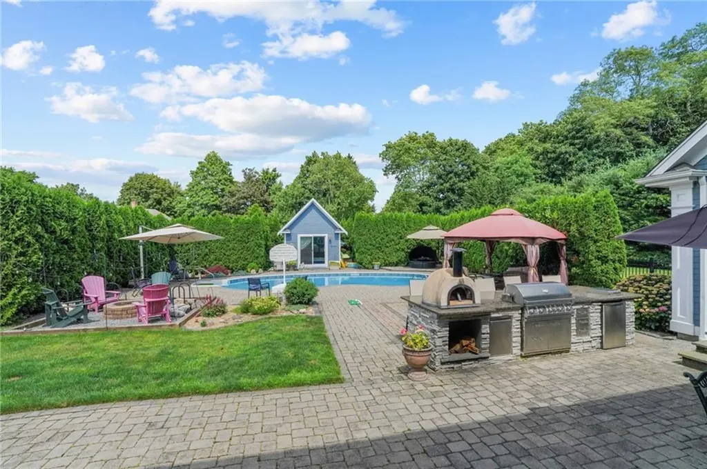 10 Casey Drive Bristol RI 02809