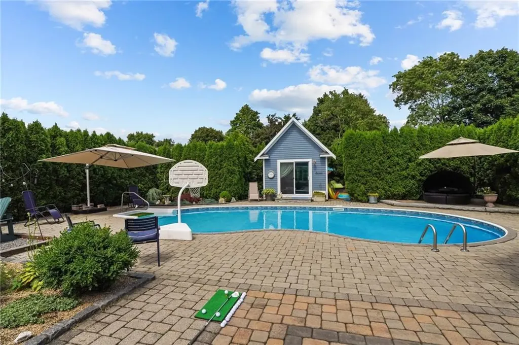 10 Casey Drive Bristol RI 02809