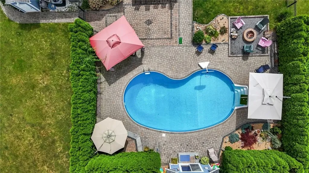 10 Casey Drive Bristol RI 02809