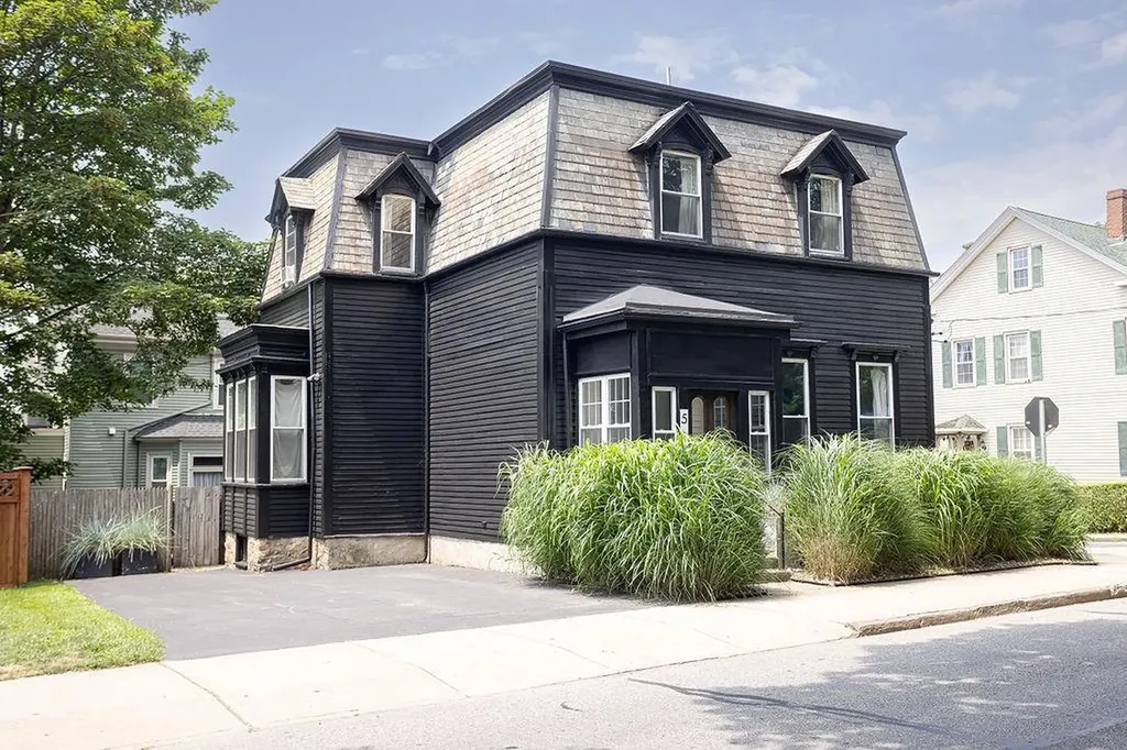 519 Spring Street Newport RI 02840