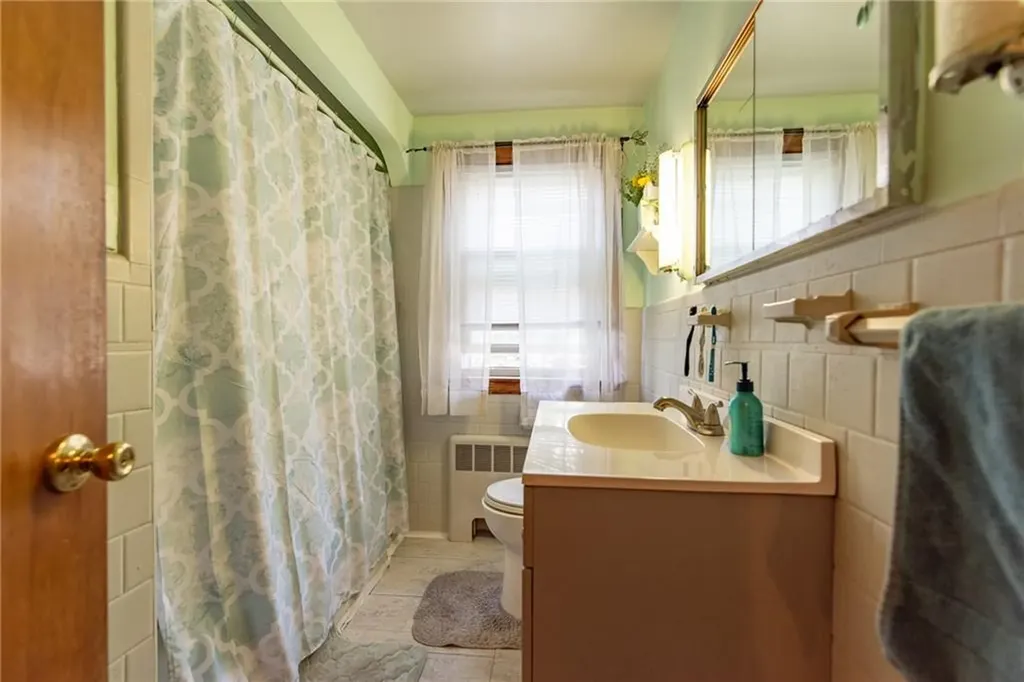 30 Columbine Avenue Pawtucket RI 02861