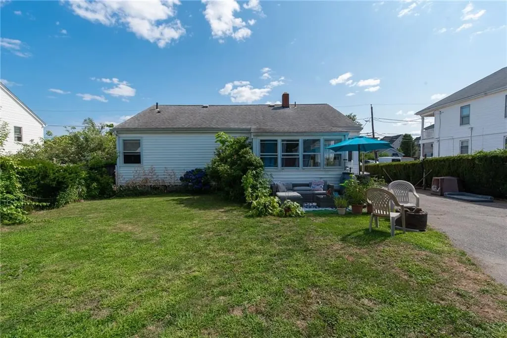 30 Columbine Avenue Pawtucket RI 02861