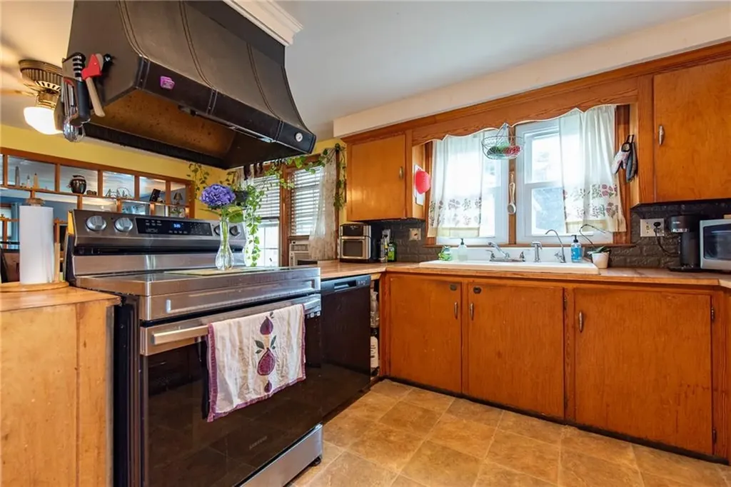 30 Columbine Avenue Pawtucket RI 02861