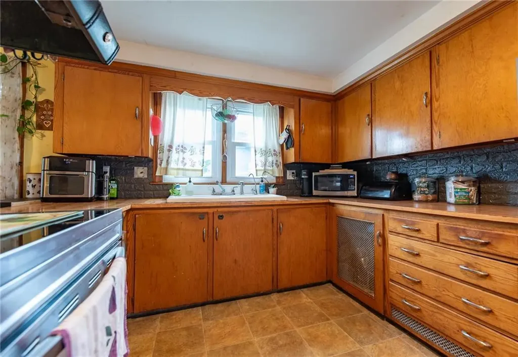 30 Columbine Avenue Pawtucket RI 02861