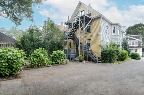 102 Third Street Newport RI 02840