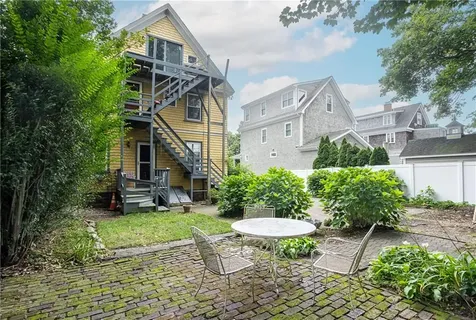 102 Third Street Newport RI 02840