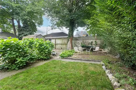 102 Third Street Newport RI 02840