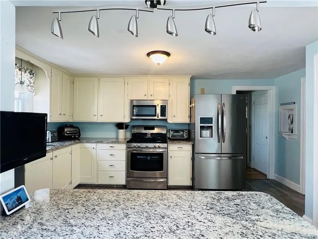 23 Pollett Street Cumberland RI 02864