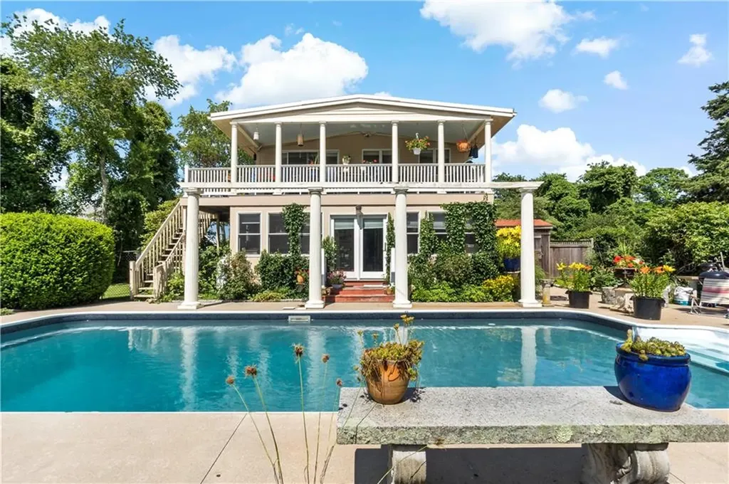 20 Bedford Circle Narragansett RI 02882