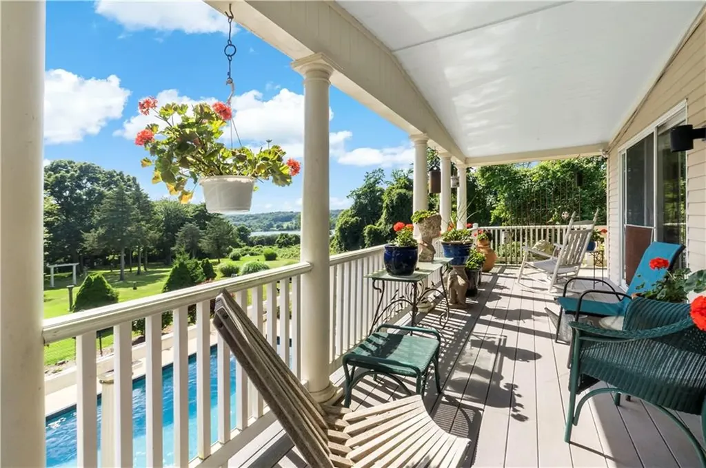 20 Bedford Circle Narragansett RI 02882