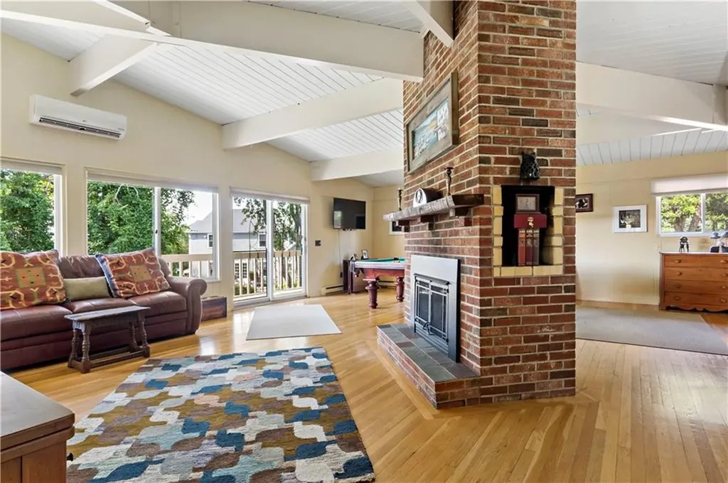 20 Bedford Circle Narragansett RI 02882