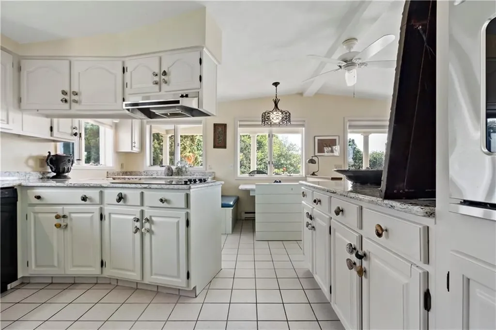 20 Bedford Circle Narragansett RI 02882